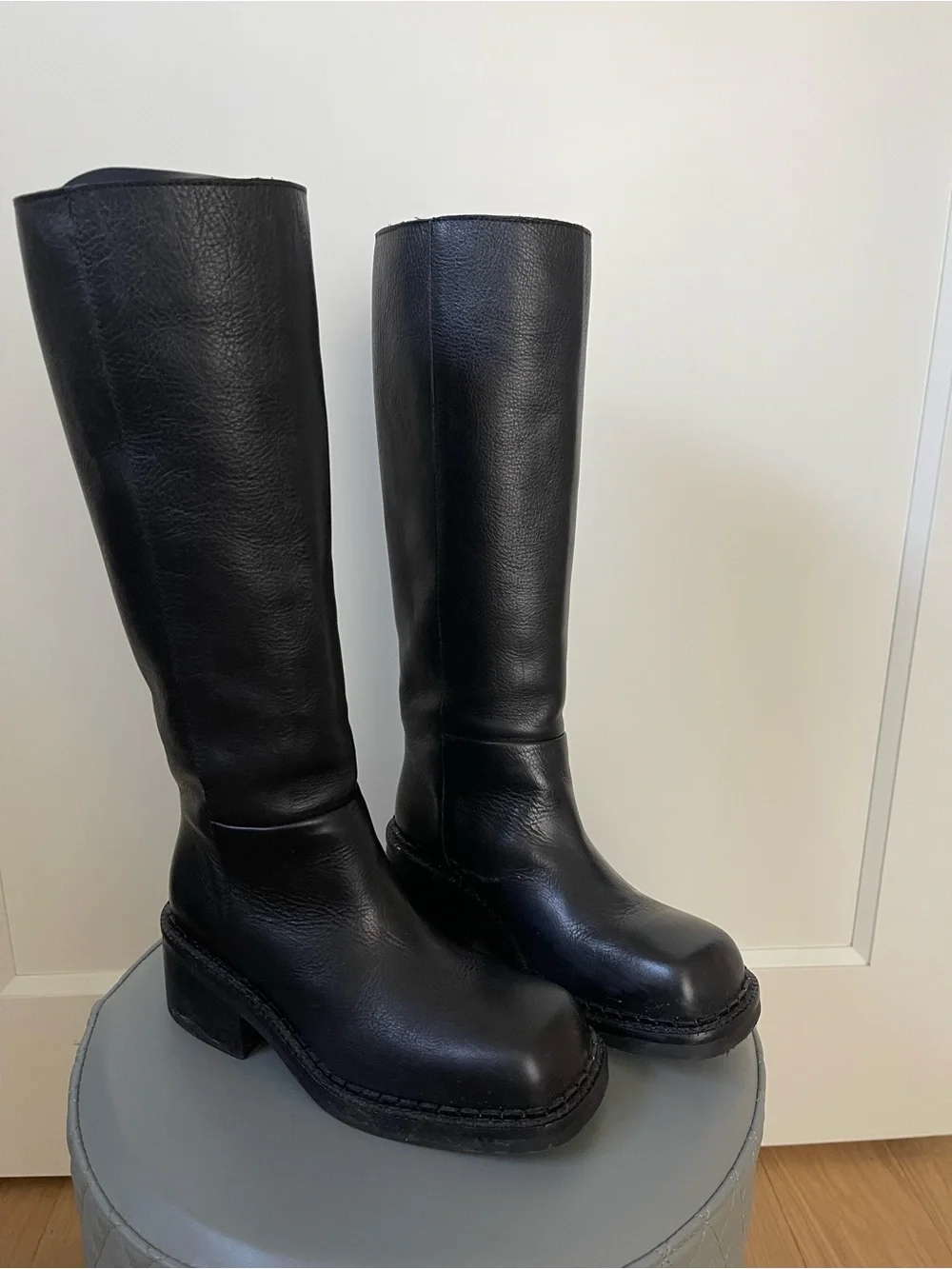 Steve Madden Davos black Leather Knee-High Women's Boot size 7